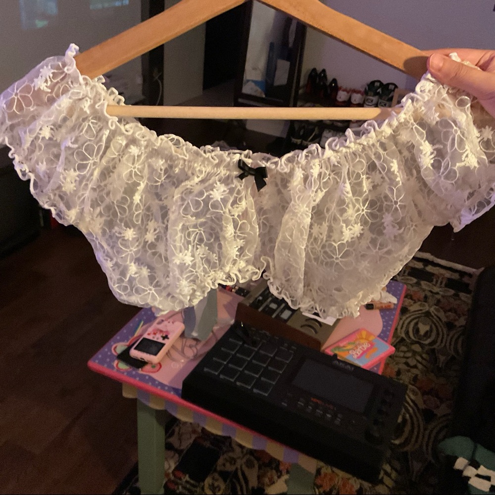 Sugar Thrillz lace crop top 💗